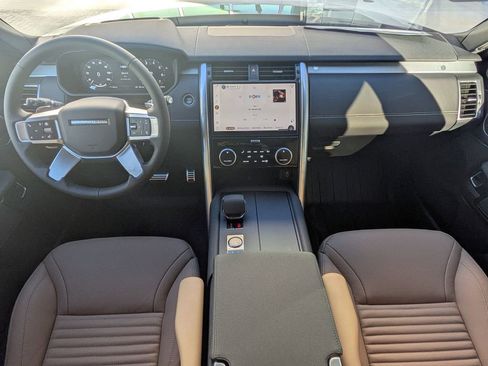 New 2026 Land Rover Discovery Limited Edition image 15