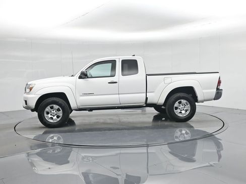 Used 2014 Toyota Tacoma PreRunner image 25