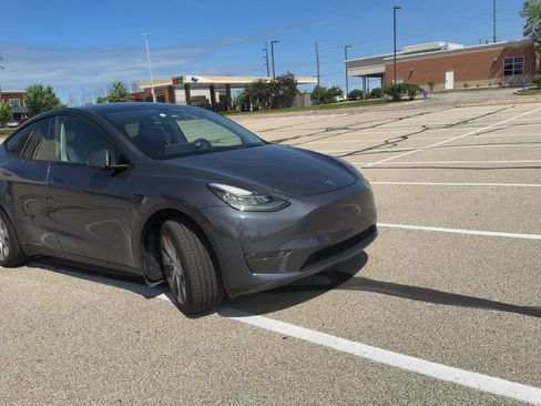 Used 2023 Tesla Model Y Long Range AWD/4WD image 4