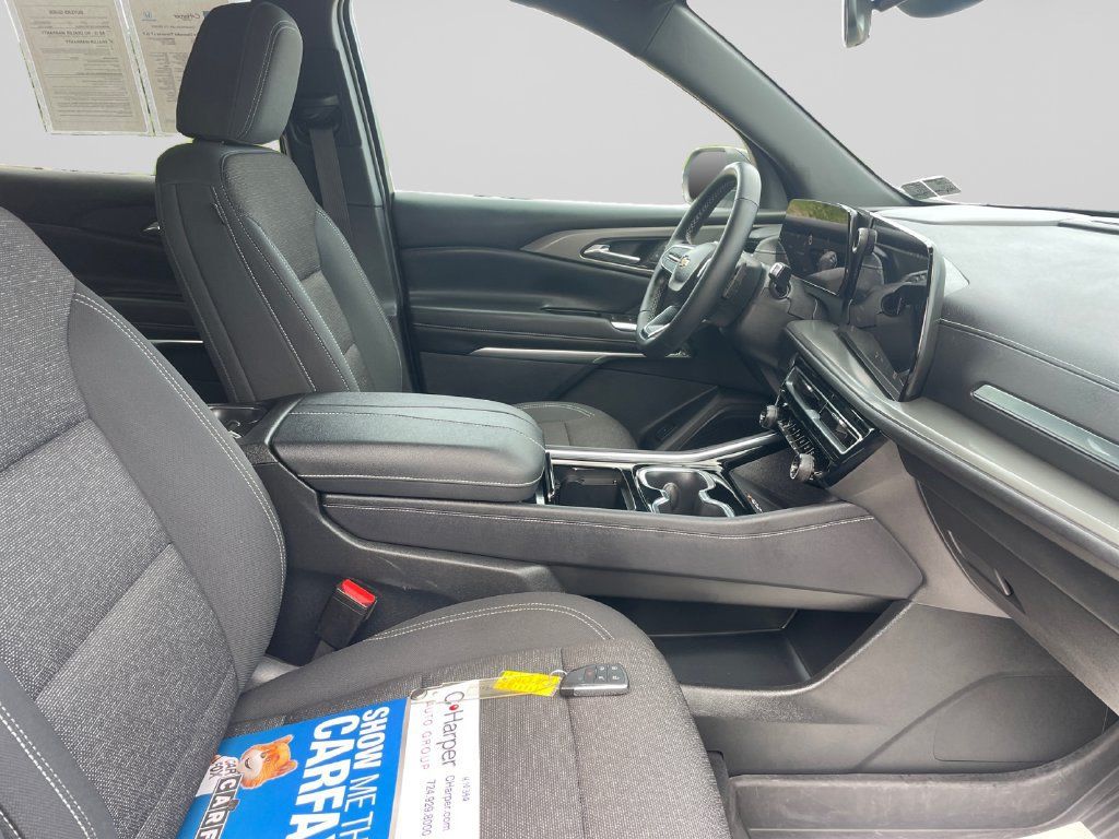 Used 2024 Chevrolet Traverse LT w/ LPO, Floor Liner Package FWD image 11