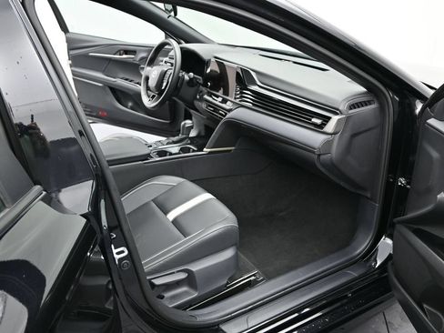 Used 2025 Toyota Camry SE FWD image 6