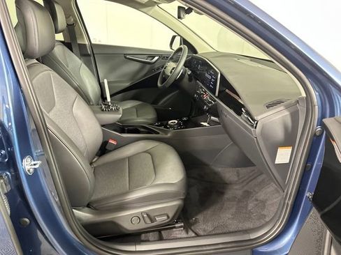 Used 2025 Kia Niro Wave w/ Wave Preserve Package image 28