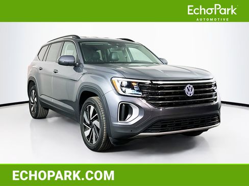 Used 2025 Volkswagen Atlas SE image 1