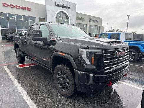 Used 2024 GMC Sierra 2500 AT4 w/ AT4 Premium Plus Package AWD/4WD image 2