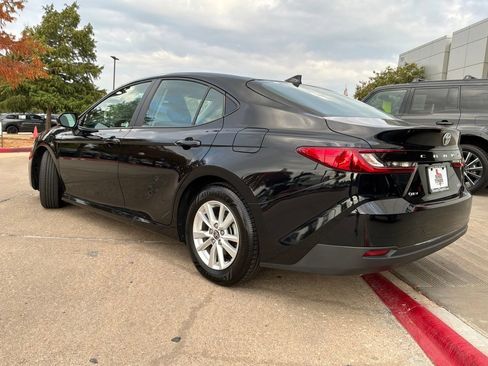 Used 2026 Toyota Camry LE FWD image 8