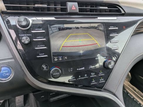 Used 2020 Toyota Camry XLE FWD image 14