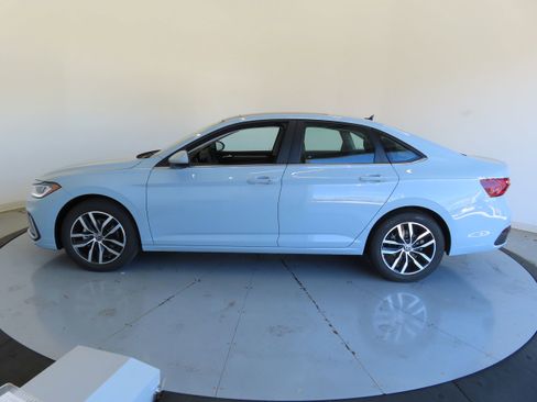 New 2026 Volkswagen Jetta SE FWD image 8