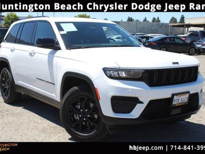 Used 2025 Jeep Grand Cherokee Altitude
