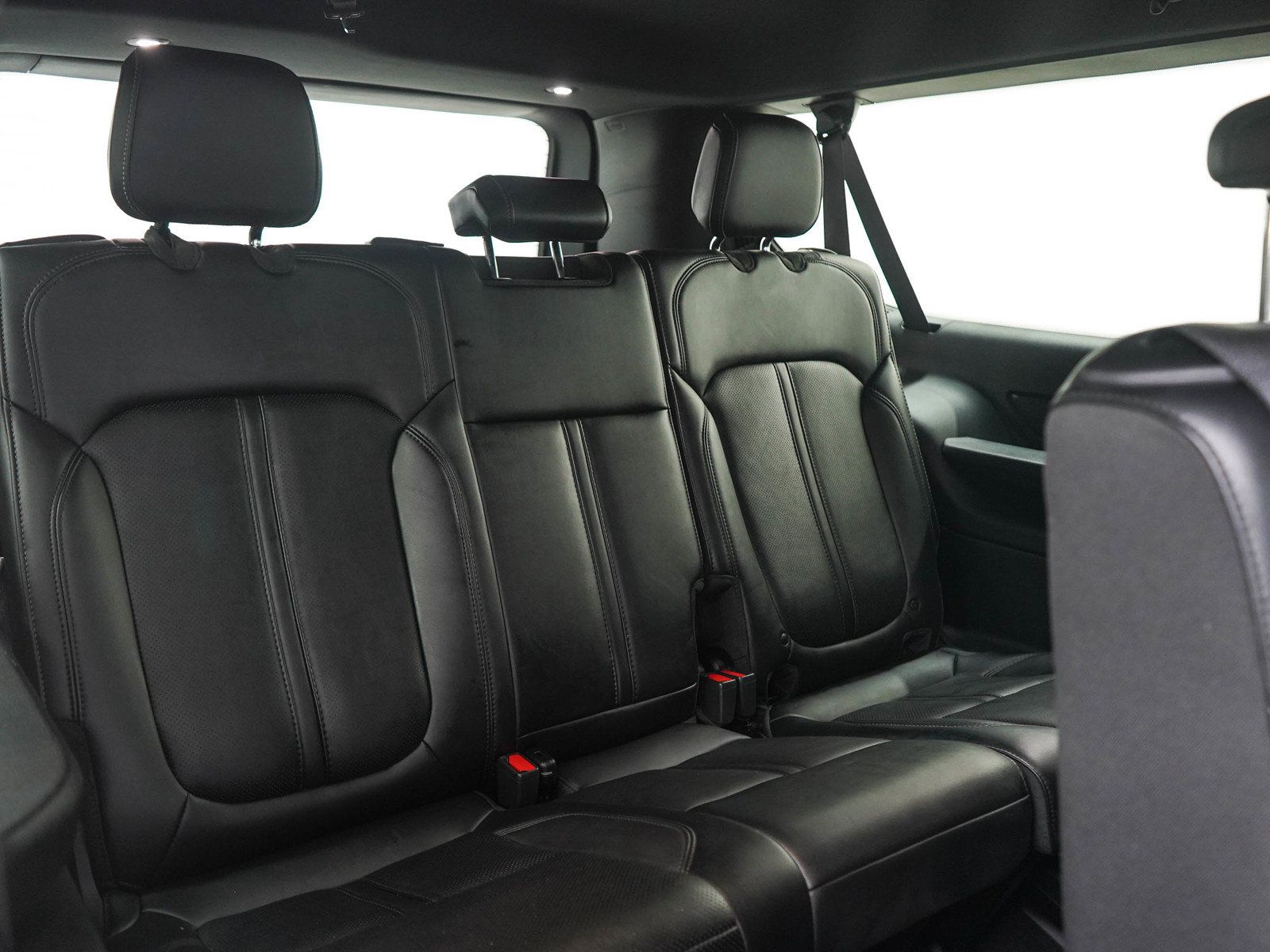 Used 2025 Jeep Wagoneer L Series II w/ 8-pass Seating Package AWD/4WD image 13