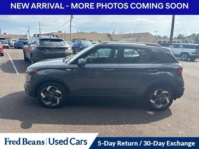 Used 2023 Hyundai Venue SEL w/ Cargo Package FWD image 6