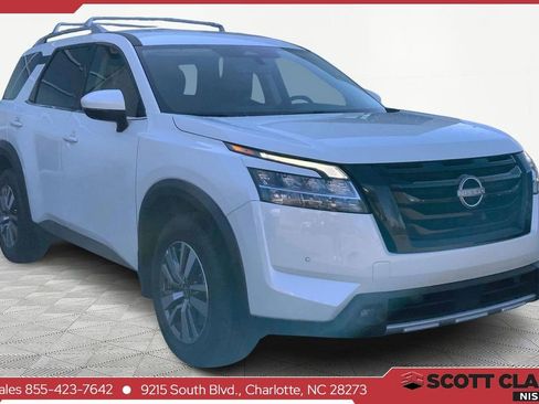 Used 2023 Nissan Pathfinder SL w/ Lighting Package (N92) image 1