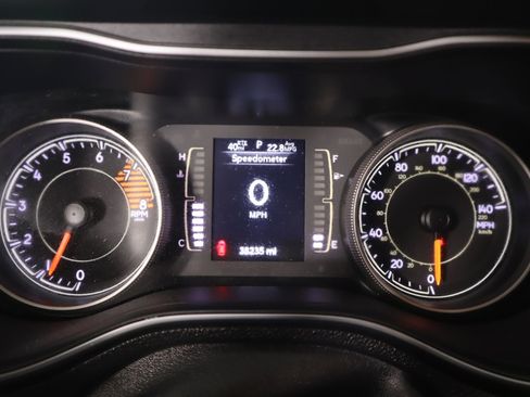 Used 2019 Jeep Cherokee Latitude Plus w/ Comfort/Convenience Group image 4