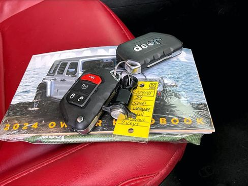 Used 2024 Jeep Wrangler Rubicon 392 image 15