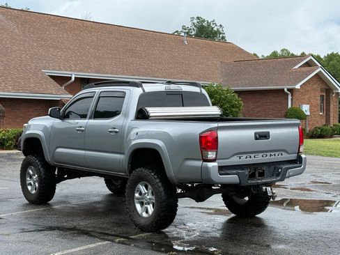 Used 2017 Toyota Tacoma TRD Sport w/ Tow Package (A/T) AWD/4WD image 6
