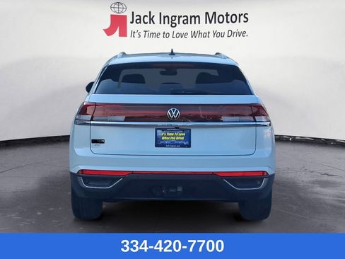 New 2026 Volkswagen Atlas Cross Sport SE image 4