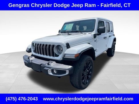 Certified 2025 Jeep Wrangler Unlimited Sahara w/ Safety Group AWD/4WD image 3