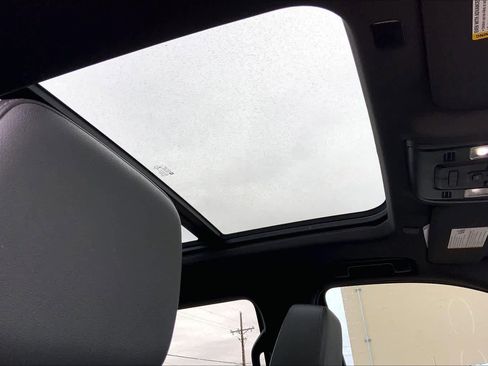 Used 2022 Chevrolet Tahoe Z71 w/ Luxury Package image 14