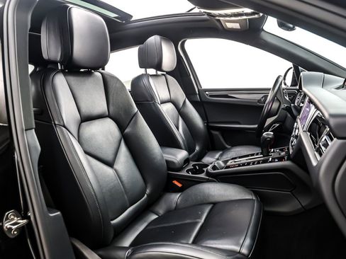 Used 2024 Porsche Macan w/ Premium Plus Package image 6