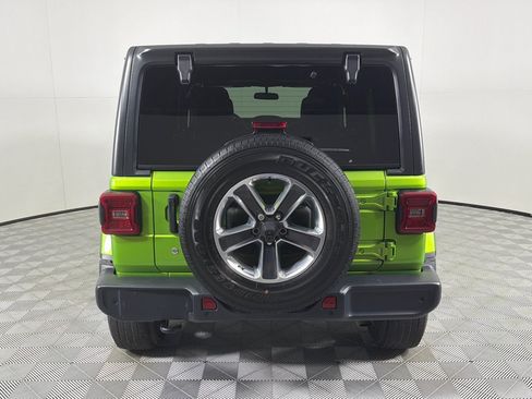 Used 2018 Jeep Wrangler Unlimited Sahara AWD/4WD image 5
