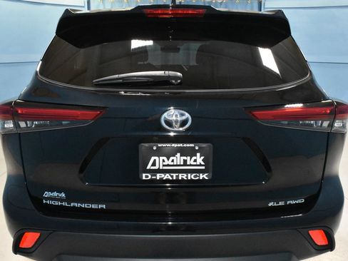 Used 2022 Toyota Highlander XLE AWD/4WD image 33
