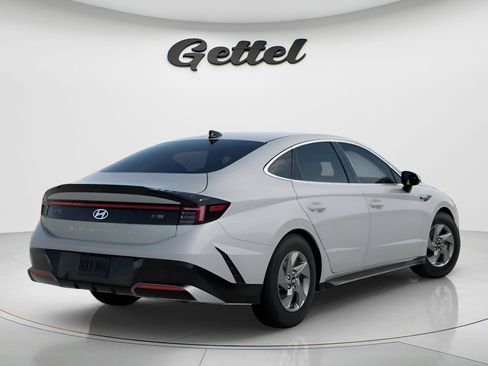 Used 2025 Hyundai Sonata SE FWD image 4