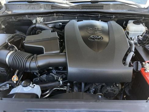 Used 2017 Toyota Tacoma TRD Off-Road AWD/4WD image 29