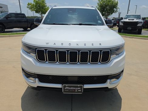 Used 2024 Jeep Wagoneer Series II w/ Flexible Seating Group RWD image 8