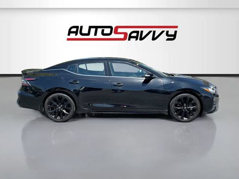 Used 2023 Nissan Maxima SR w/ Sport Mat Group FWD image 8
