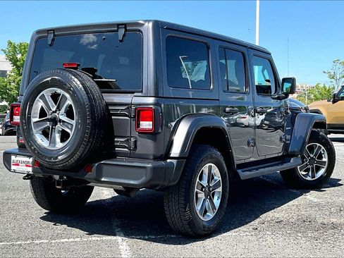Used 2022 Jeep Wrangler Unlimited Sahara AWD/4WD image 11