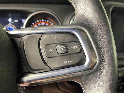 Used 2018 Jeep Wrangler Unlimited Sahara AWD/4WD image 10