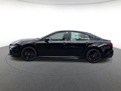 Used 2025 Toyota Camry SE FWD image 8