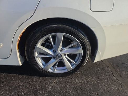 Used 2013 Nissan Altima 2.5 SL w/ Technology Pkg FWD image 4