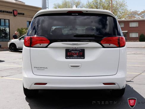 Used 2017 Chrysler Pacifica Touring image 15