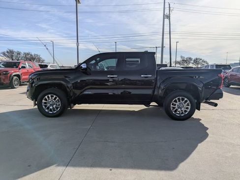 Used 2025 Toyota Tacoma Limited image 9