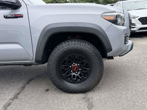 Used 2017 Toyota Tacoma TRD Pro AWD/4WD image 6