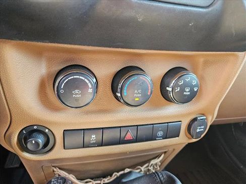 Used 2013 Jeep Wrangler Rubicon w/ PWR Convenience Group image 12