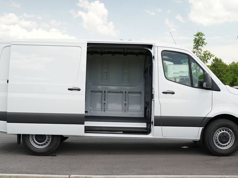 New 2025 Mercedes-Benz Sprinter 2500 image 9