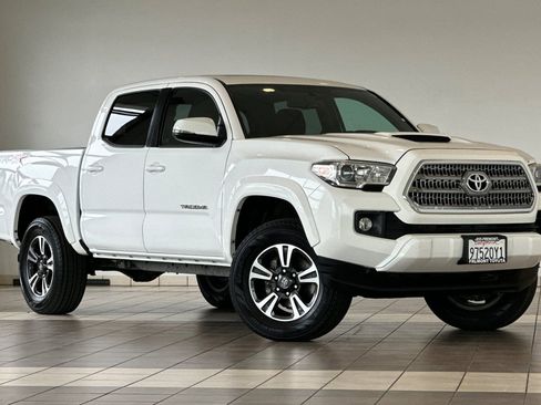 Certified 2016 Toyota Tacoma TRD Sport w/ Premium & Technology Package AWD/4WD image 2