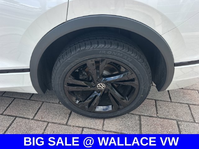 Certified 2024 Volkswagen Tiguan SE R-Line FWD image 10
