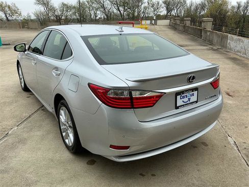 Used 2014 Lexus ES 300h w/ Luxury Package w/Bamboo Trim FWD image 4