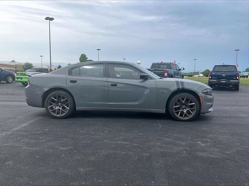 Used 2017 Dodge Charger SXT RWD image 6