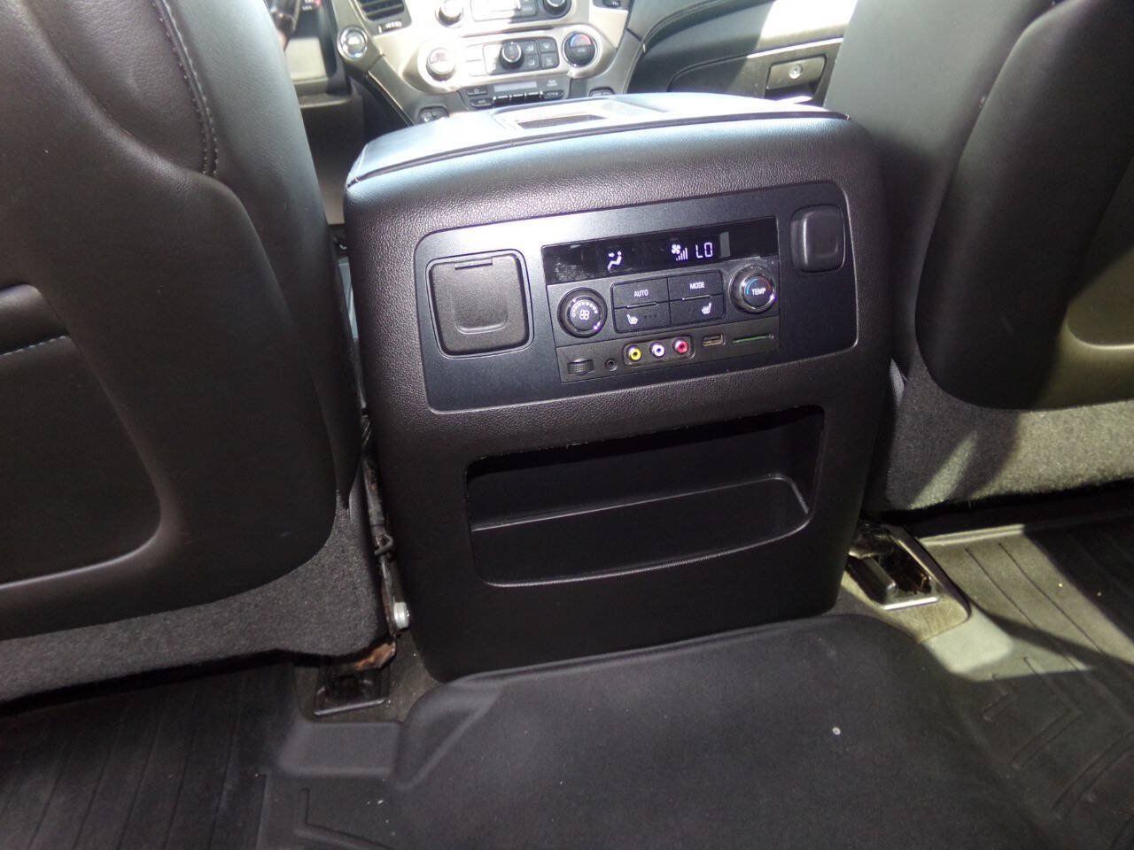 Used 2015 GMC Yukon Denali w/ Touring Package AWD/4WD image 17