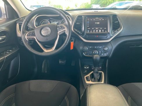 Used 2016 Jeep Cherokee Latitude w/ Cold Weather Group AWD/4WD image 16