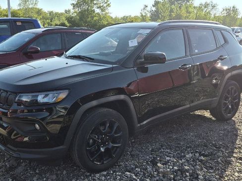 Used 2022 Jeep Compass Latitude w/ Convenience Group AWD/4WD image 1