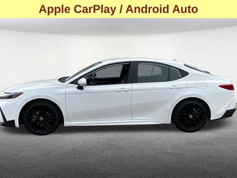 Used 2025 Toyota Camry SE FWD image 5