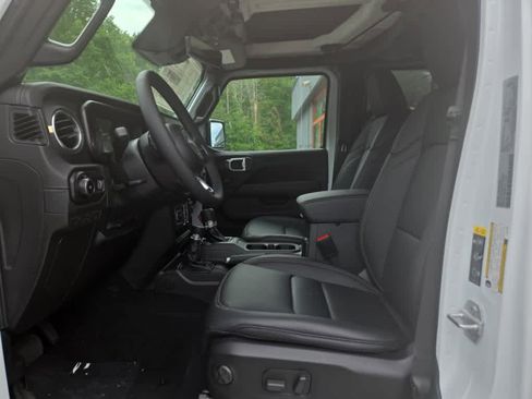 New 2026 Jeep Wrangler Unlimited Sahara AWD/4WD image 12