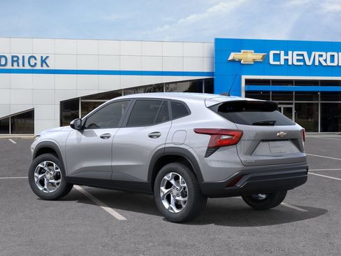 New 2026 Chevrolet Trax LS w/ LS Convenience Package FWD image 5