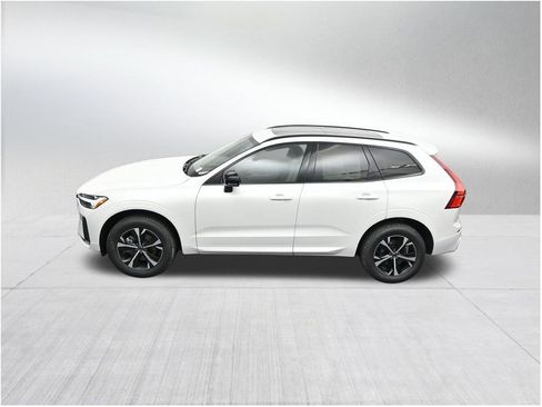 Used 2026 Volvo XC60 B5 Core AWD/4WD image 14