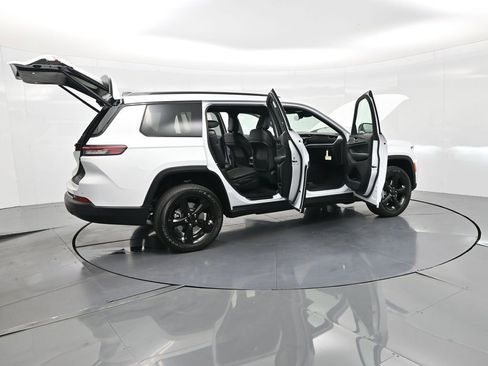 New 2025 Jeep Grand Cherokee L Altitude image 32