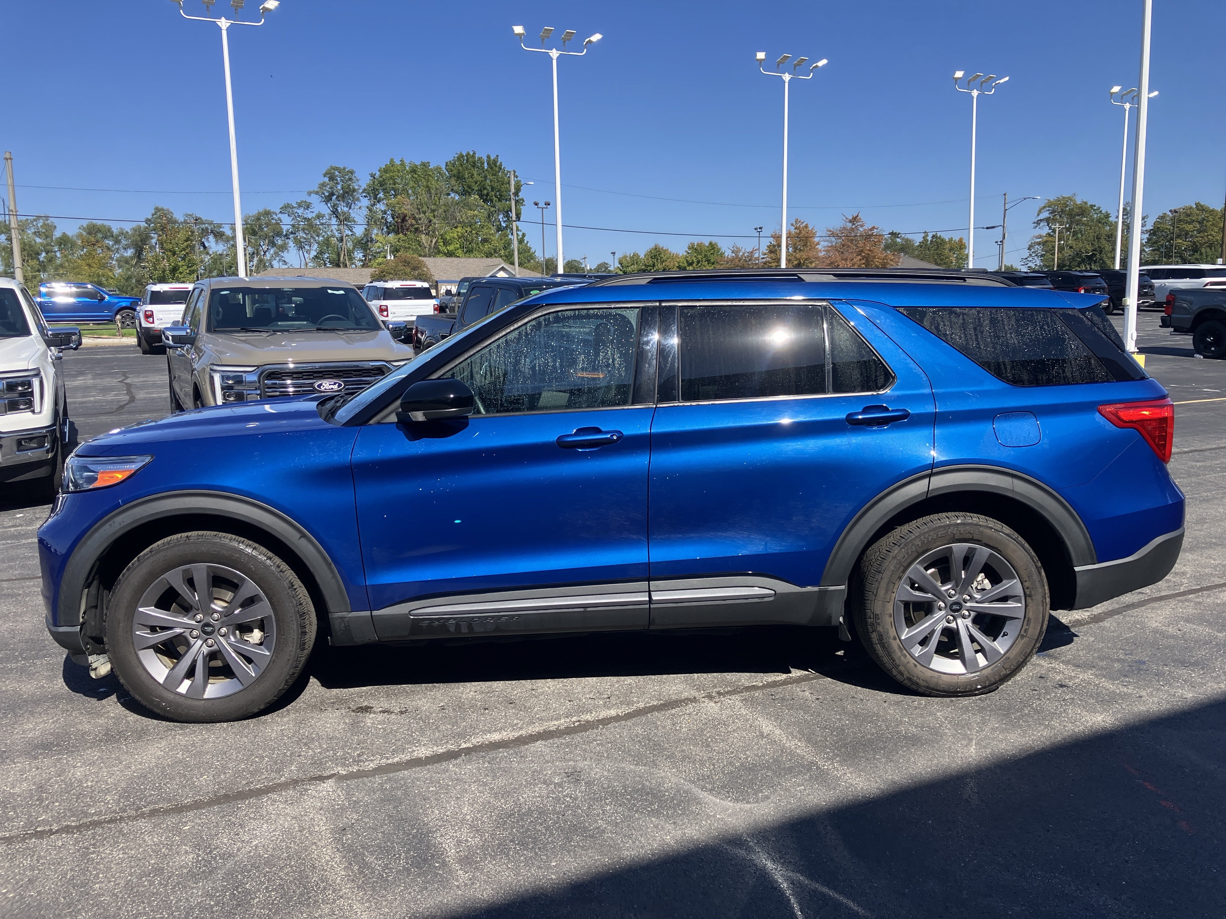 Used 2022 Ford Explorer XLT w/ Equipment Group 202A AWD/4WD image 4